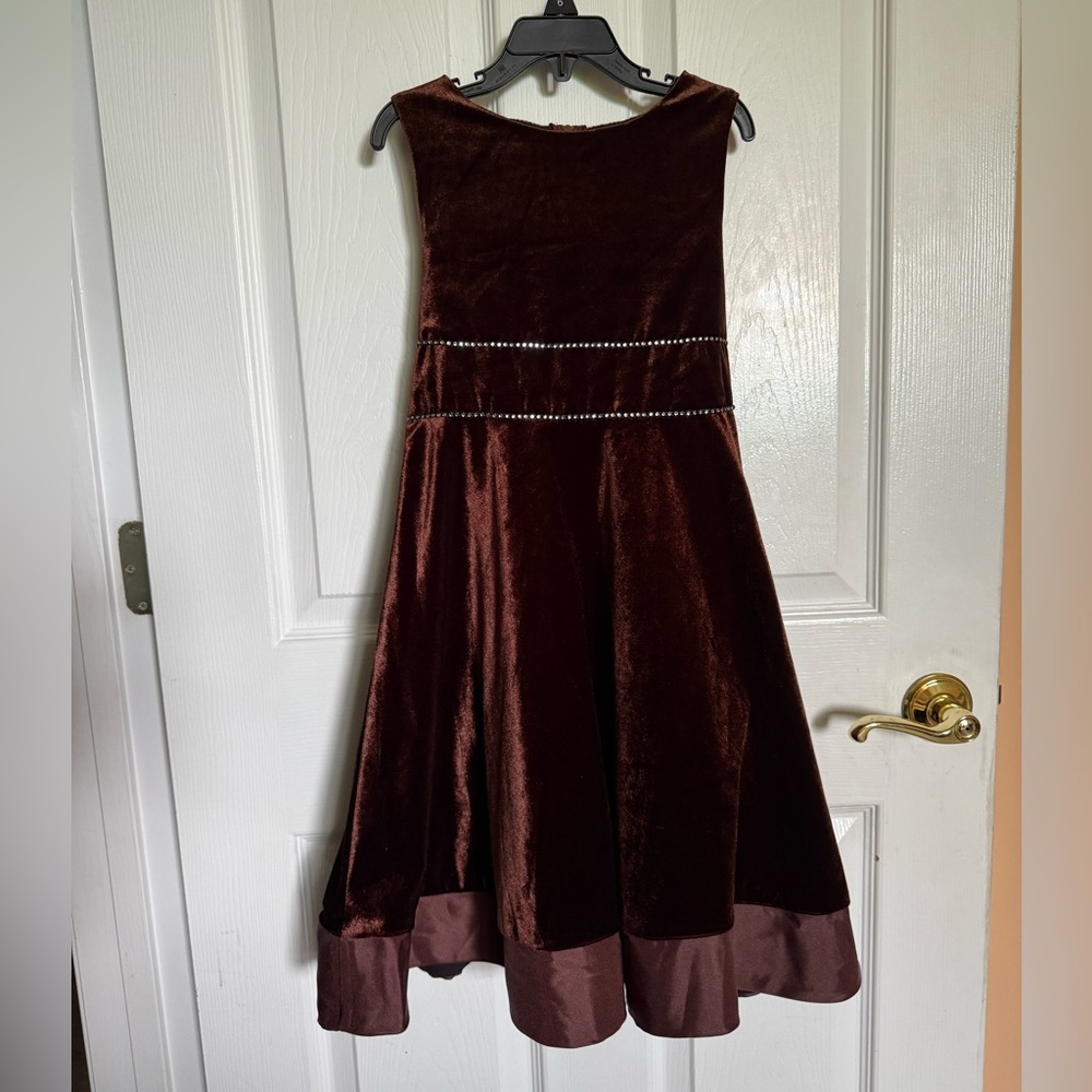 Elegant Brown Velvet Kids Formal Dress with Rhinestone Accents - Size 6